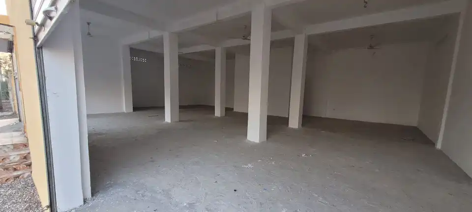 ENTREPÔT COMMERCIAL