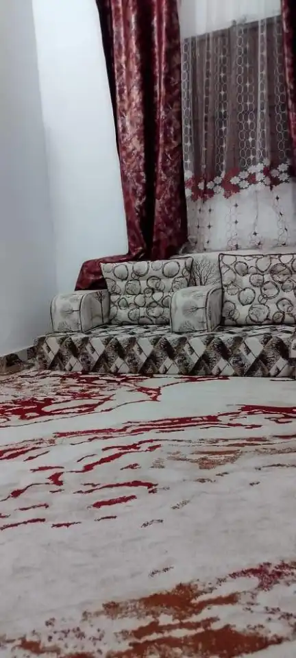 Canapé yéménite avec accessoires