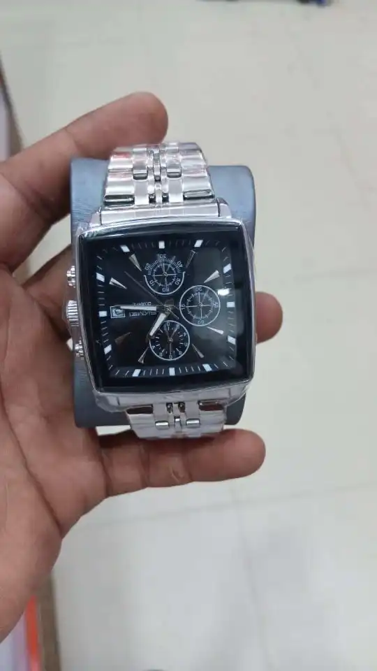 Montre Résistante à l'Eau Élégante