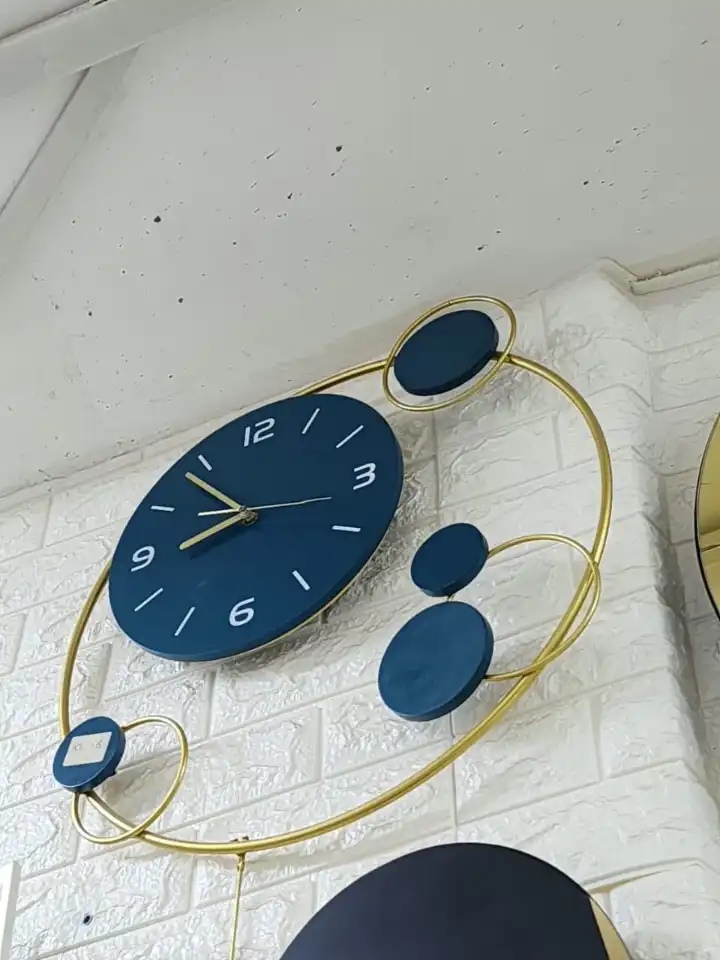 Horloge bleu