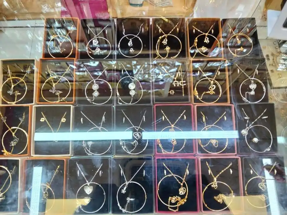 Parures bijoux raffinés – Collier, bracelet & boucles d'oreilles