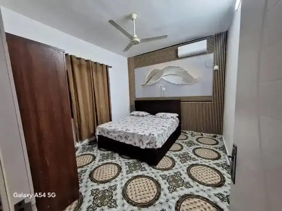 Location d'un appartement F4 spacieux et meublé de standing, parfaitement adapté au climat, au cœur du prestigieux complexe Golden Appartement.