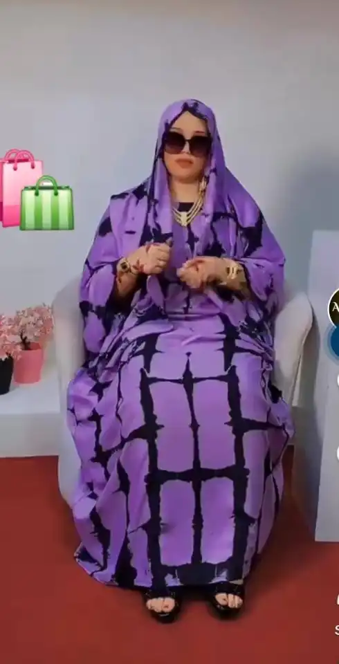 Dirac traditionnel violet et noir élégant