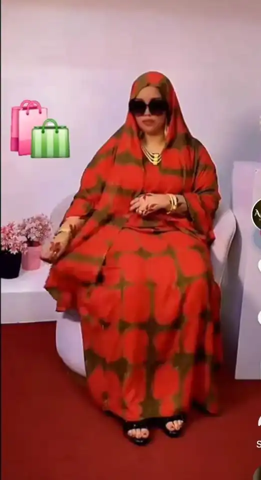 Dirac traditionnel femme rouge et vert – Tenue élégante
