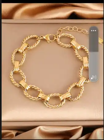 Bijou délicat de chez NURA SHOP