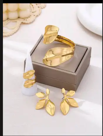 Élégant bijou Nura Shop à découvrir