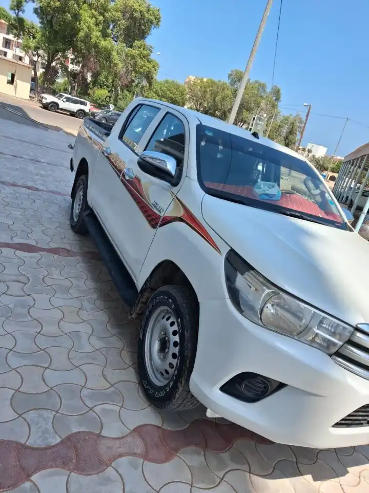 TOYOTA HILUX