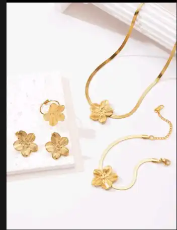 Bijou Élégant Nura Shop Disponible