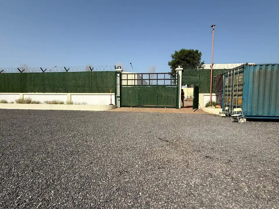 TERRAIN A VENDRE